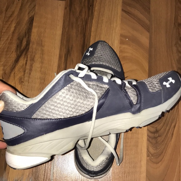 Tennis shoes - Picture 2 of 5